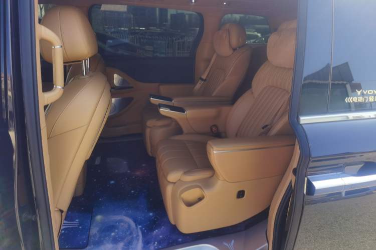 Used VOYAH Dream 2025 PHEV Four-Wheel-Drive Flagship Kunpeng Edition Left Rear Seat