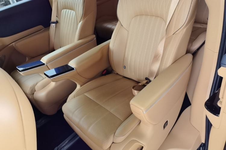 Used VOYAH Dream 2025 PHEV Four-Wheel-Drive Flagship Kunpeng Edition Left Rear Seat