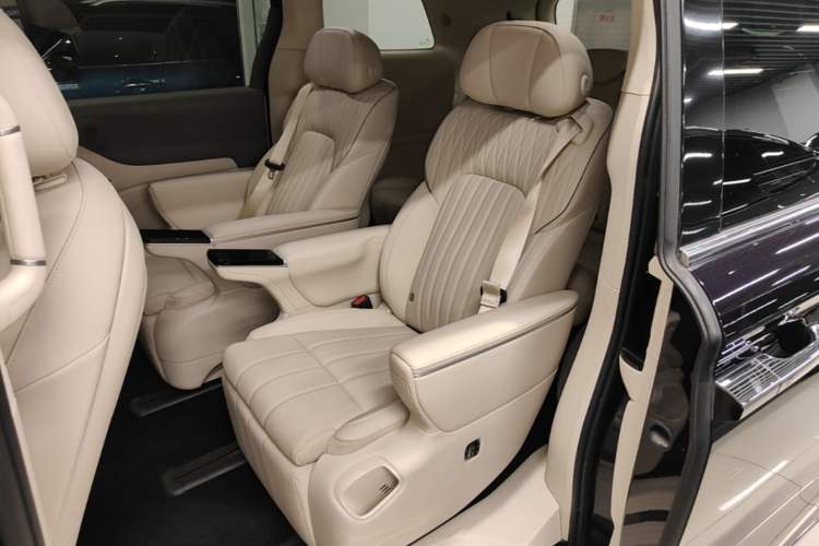 Used VOYAH Dream 2025 PHEV Four-Wheel-Drive Flagship Kunpeng Edition Left Rear Seat