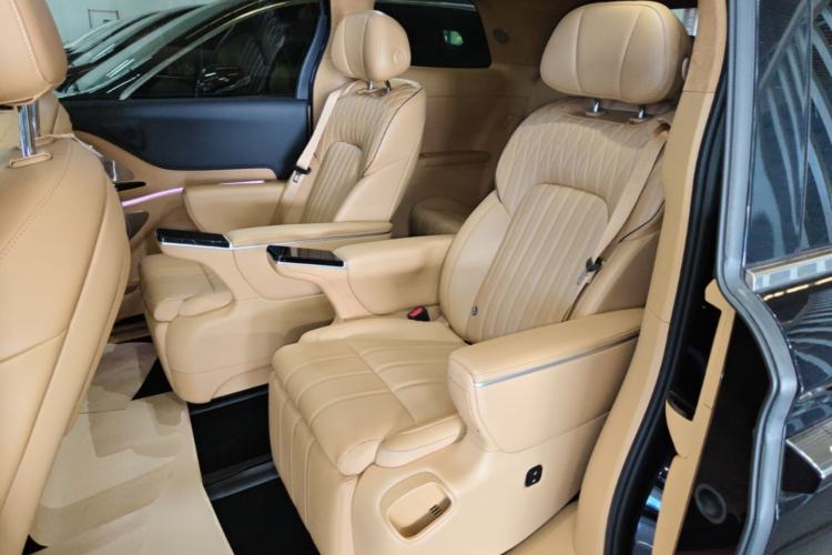 Used VOYAH Dream 2025 PHEV Four-Wheel-Drive Flagship Kunpeng Edition Left Rear Seat