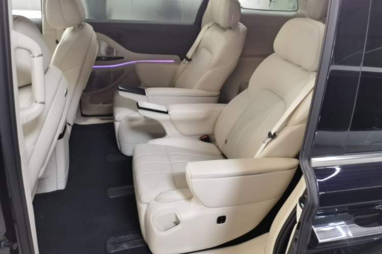 Used VOYAH Dream 2025 PHEV Four-Wheel Drive Prestige Kunpeng Edition Left Rear Seat