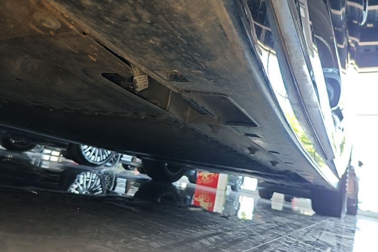 Used VOYAH Dream 2025 PHEV Four-Wheel Drive Prestige Kunpeng Edition Left Side Sill