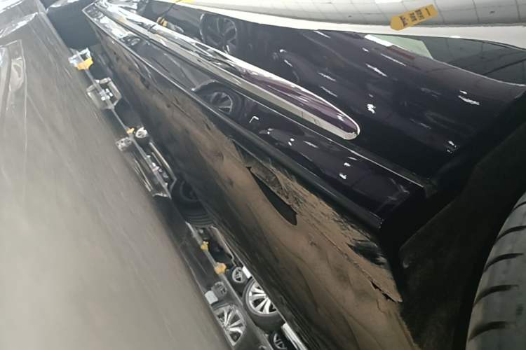 Used VOYAH Dream 2025 PHEV Four-Wheel Drive Prestige Kunpeng Edition Left Side Sill