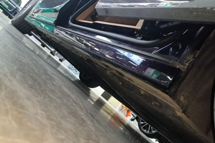 Used VOYAH Dream 2025 PHEV Four-Wheel-Drive Flagship Kunpeng Edition Left Side Sill