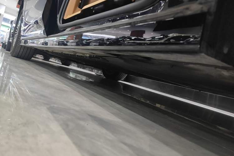 Used VOYAH Dream 2025 PHEV Four-Wheel Drive Excellence Qiankun Edition Left Side Sill
