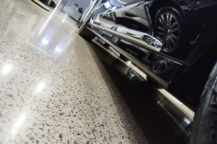Used VOYAH Dream 2025 PHEV Four-Wheel Drive Prestige Kunpeng Edition Left Side Sill