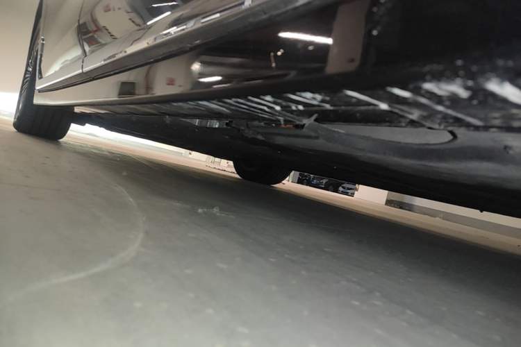 Used VOYAH Dream 2025 PHEV Four-Wheel-Drive Flagship Kunpeng Edition Left Side Sill