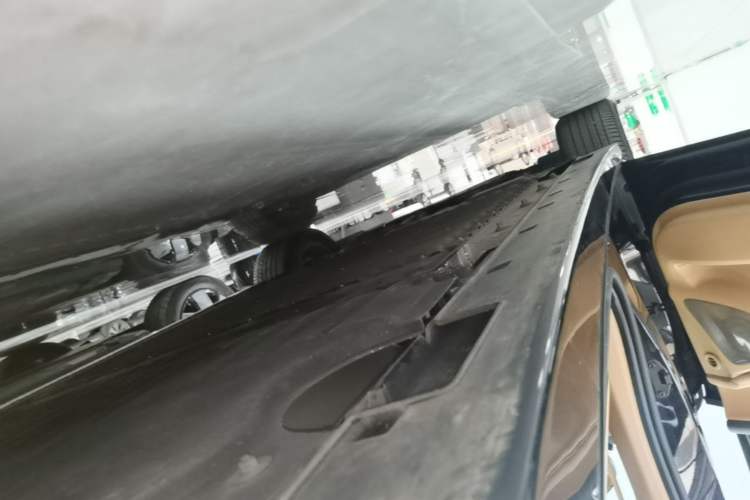 Used VOYAH Dream 2025 PHEV Four-Wheel Drive Prestige Kunpeng Edition Left Side Sill