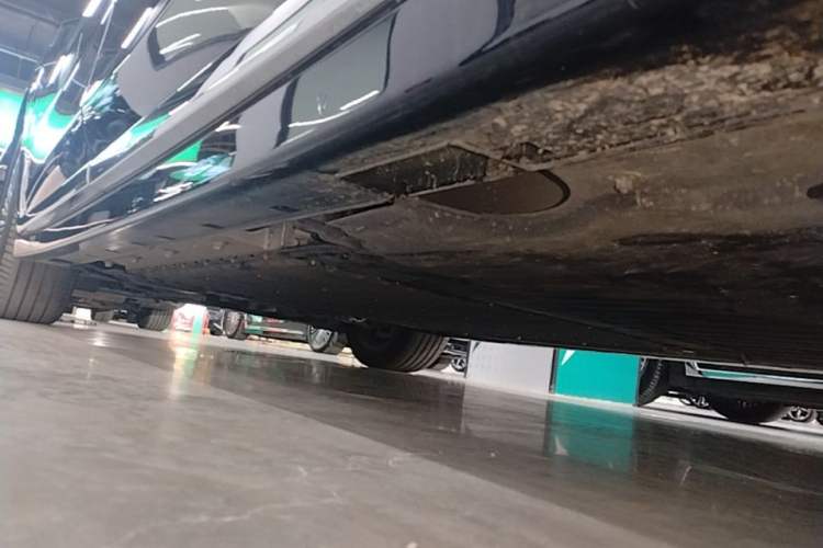 Used VOYAH Dream 2025 PHEV Four-Wheel-Drive Flagship Kunpeng Edition Left Side Sill
