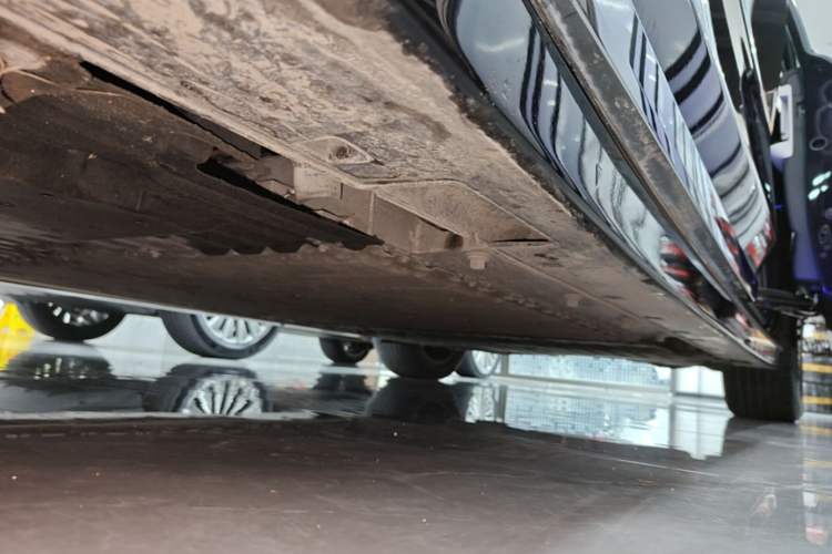 Used VOYAH Dream 2025 PHEV Four-Wheel Drive Prestige Kunpeng Edition Left Side Sill