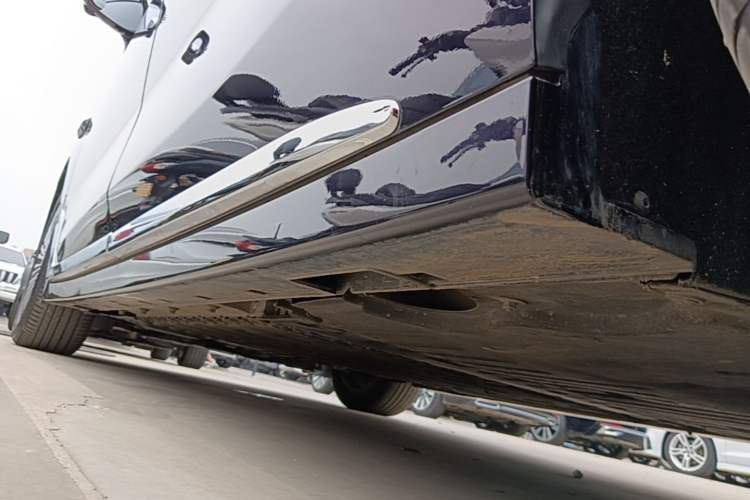 Used VOYAH Dream 2025 PHEV Four-Wheel Drive Excellence Qiankun Edition Left Side Sill