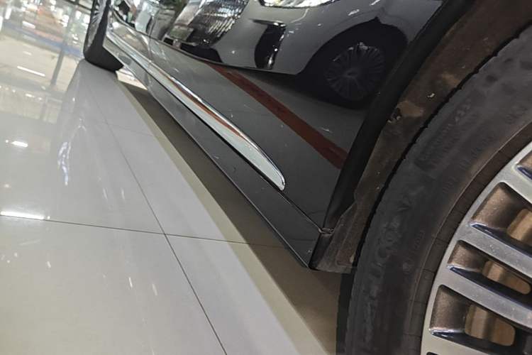 Used VOYAH Dream 2025 PHEV Four-Wheel Drive Prestige Kunpeng Edition Left Side Sill