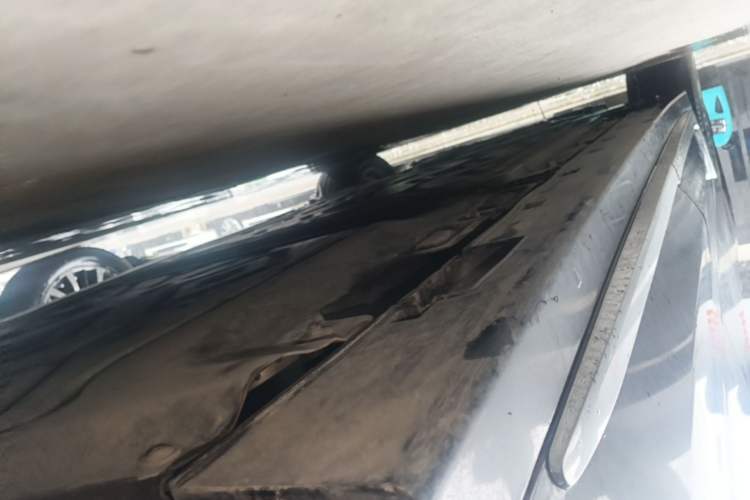 Used VOYAH Dream 2025 PHEV Four-Wheel-Drive Flagship Kunpeng Edition Left Side Sill