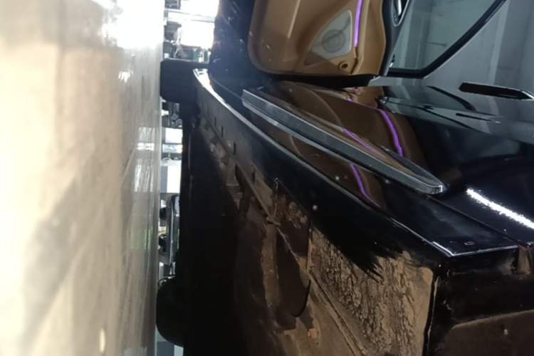 Used VOYAH Dream 2025 PHEV Four-Wheel Drive Prestige Kunpeng Edition Left Side Sill