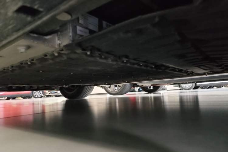 Used VOYAH Dream 2025 PHEV Four-Wheel Drive Prestige Kunpeng Edition Left Side Sill