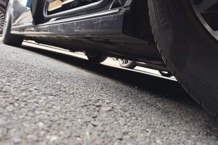 Used VOYAH Dream 2025 PHEV Four-Wheel-Drive Flagship Kunpeng Edition Left Side Sill