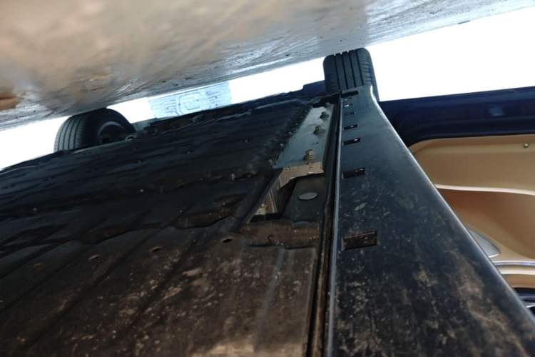 Used VOYAH Dream 2025 PHEV Four-Wheel-Drive Flagship Kunpeng Edition Left Side Sill