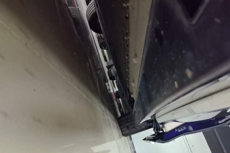 Used VOYAH Dream 2025 PHEV Four-Wheel-Drive Flagship Kunpeng Edition Left Side Sill