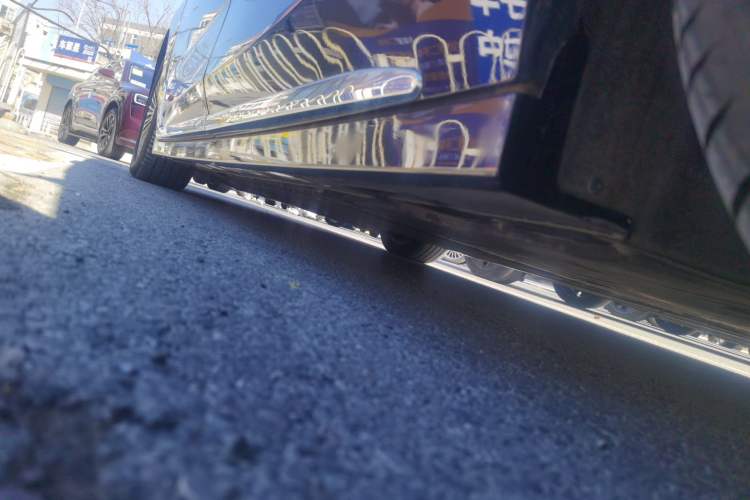 Used VOYAH Dream 2025 PHEV Four-Wheel-Drive Flagship Kunpeng Edition Left Side Sill