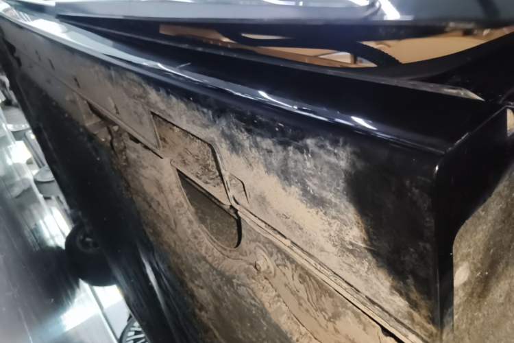 Used VOYAH Dream 2025 PHEV Four-Wheel Drive Prestige Kunpeng Edition Left Side Sill