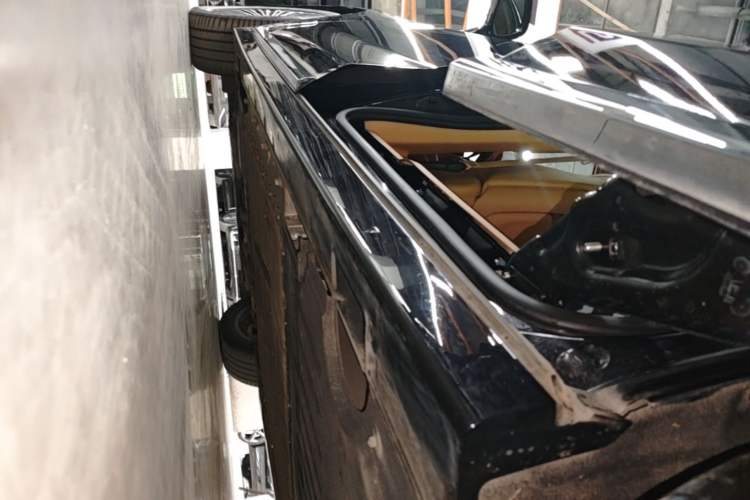 Used VOYAH Dream 2025 PHEV Four-Wheel Drive Prestige Kunpeng Edition Left Side Sill