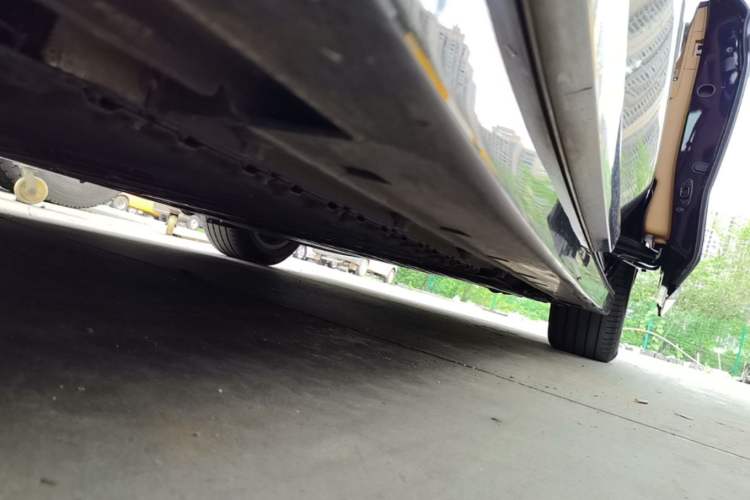 Used VOYAH Dream 2025 PHEV Four-Wheel-Drive Flagship Kunpeng Edition Left Side Sill