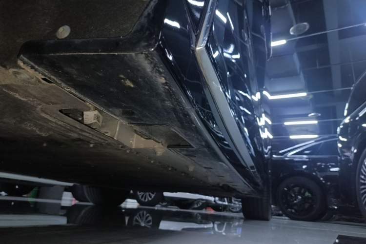 Used VOYAH Dream 2025 PHEV Four-Wheel Drive Prestige Kunpeng Edition Left Side Sill