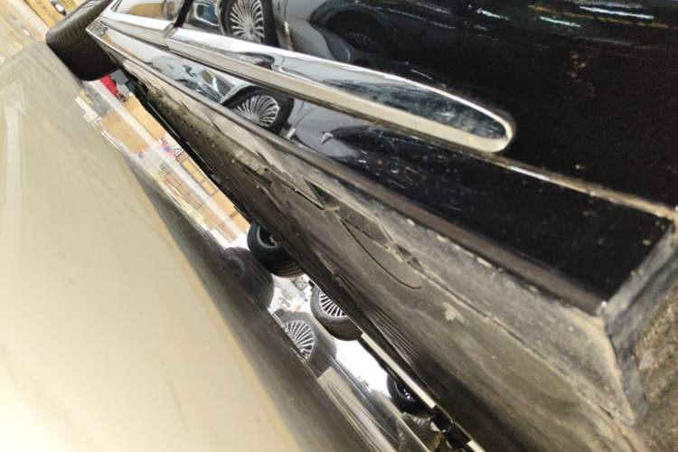 Used VOYAH Dream 2025 PHEV Four-Wheel-Drive Flagship Kunpeng Edition Left Side Sill