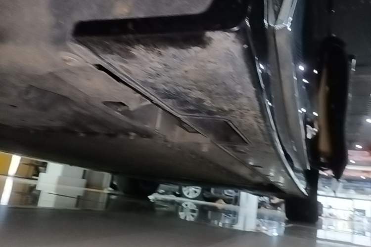 Used VOYAH Dream 2025 PHEV Four-Wheel Drive Prestige Kunpeng Edition Left Side Sill