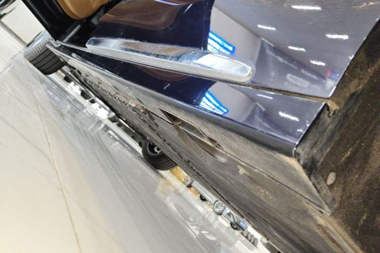 Used VOYAH Dream 2025 PHEV Four-Wheel-Drive Flagship Kunpeng Edition Left Side Sill