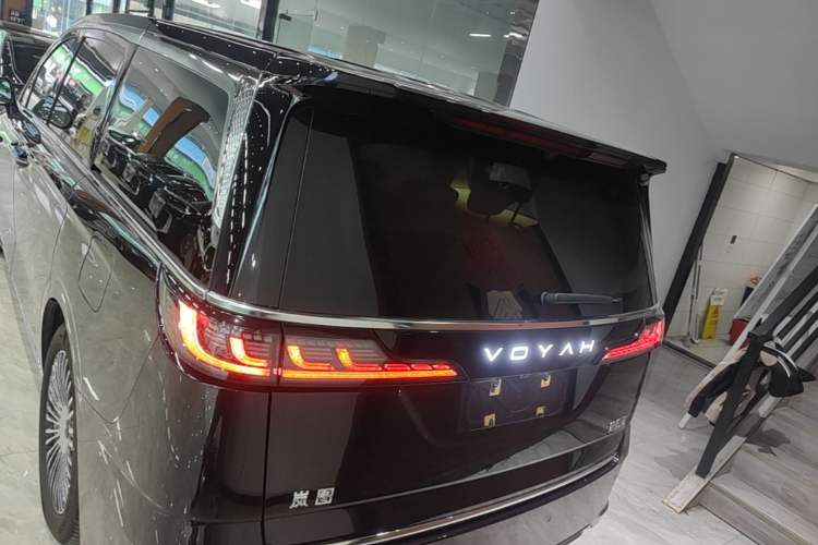 Used VOYAH Dream 2025 PHEV Four-Wheel Drive Excellence Qiankun Edition Rear