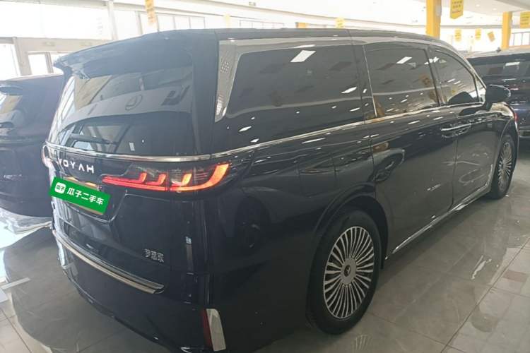 Used VOYAH Dream 2025 PHEV Four-Wheel Drive Prestige Kunpeng Edition Rear Right 45 Deg