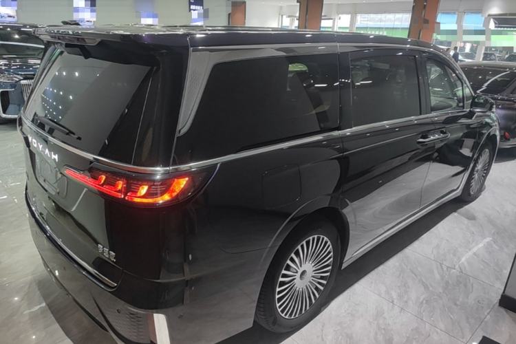 Used VOYAH Dream 2025 PHEV Four-Wheel Drive Excellence Qiankun Edition Rear Right 45 Deg
