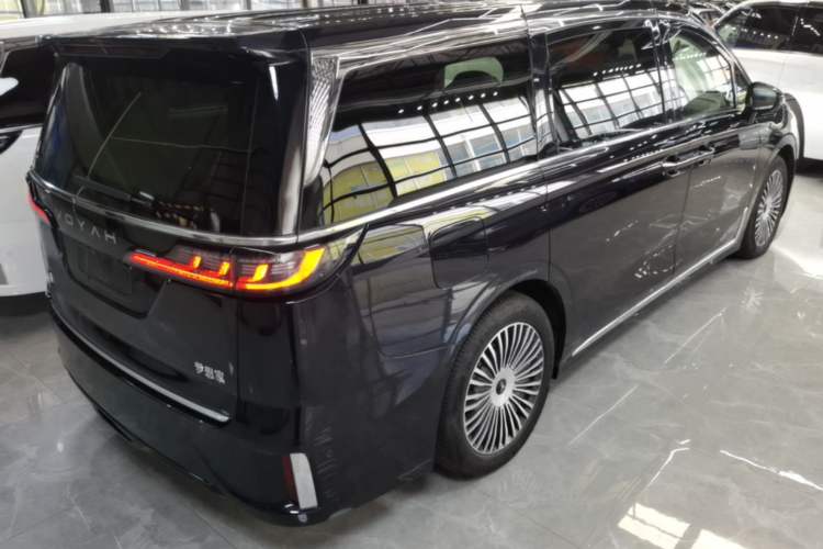 Used VOYAH Dream 2025 PHEV Four-Wheel Drive Prestige Kunpeng Edition Rear Right 45 Deg