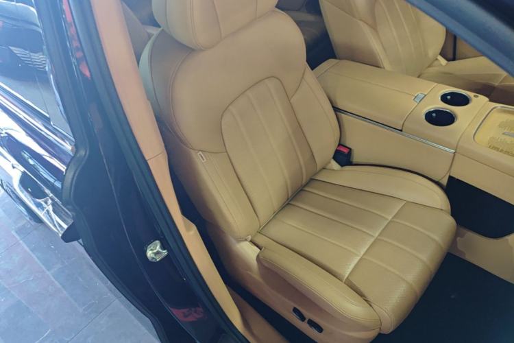 Used VOYAH Dream 2025 PHEV Four-Wheel Drive Prestige Kunpeng Edition Right Front Seat