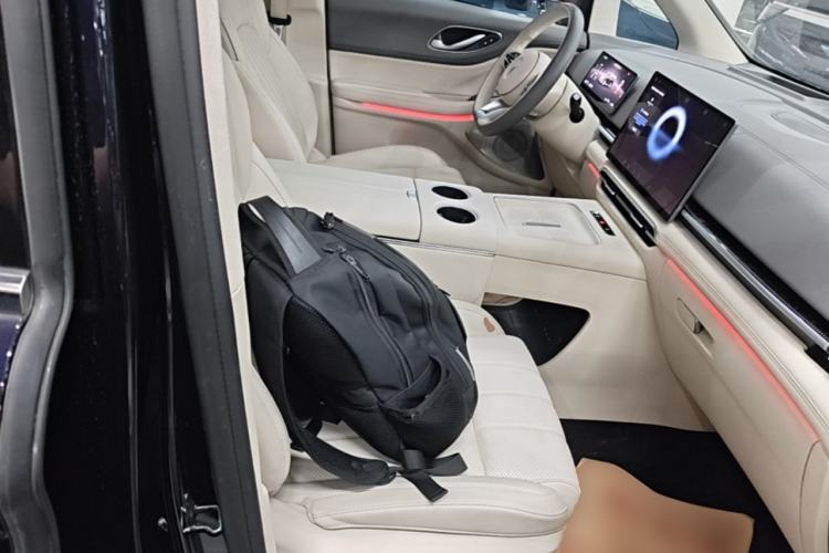 Used VOYAH Dream 2025 PHEV Four-Wheel-Drive Flagship Version – Qiankun Edition Right Front Seat