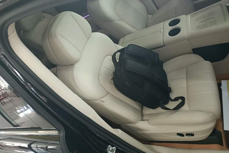 Used VOYAH Dream 2025 PHEV Four-Wheel Drive Prestige Kunpeng Edition Right Front Seat