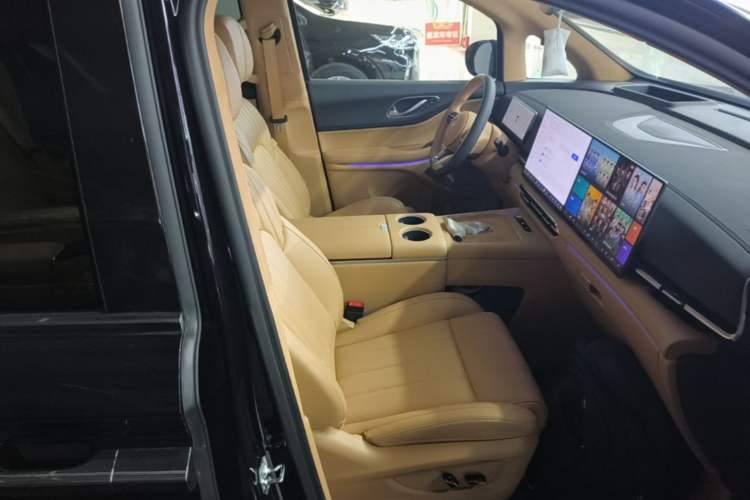 Used VOYAH Dream 2025 PHEV Four-Wheel-Drive Flagship Kunpeng Edition Right Front Seat