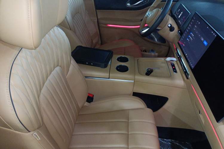 Used VOYAH Dream 2025 PHEV Four-Wheel-Drive Flagship Kunpeng Edition Right Front Seat