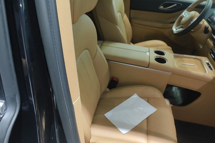 Used VOYAH Dream 2025 PHEV Four-Wheel Drive Excellence Qiankun Edition Right Front Seat