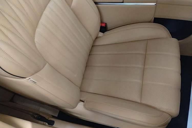 Used VOYAH Dream 2025 PHEV Four-Wheel-Drive Flagship Kunpeng Edition Right Front Seat