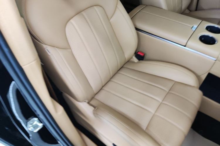 Used VOYAH Dream 2025 PHEV Four-Wheel Drive Prestige Kunpeng Edition Right Front Seat