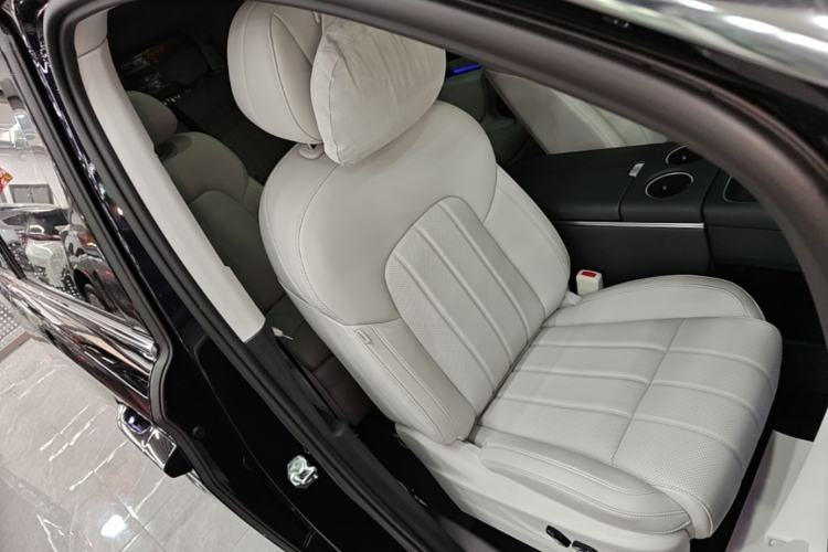 Used VOYAH Dream 2025 PHEV Four-Wheel Drive Prestige Kunpeng Edition Right Front Seat
