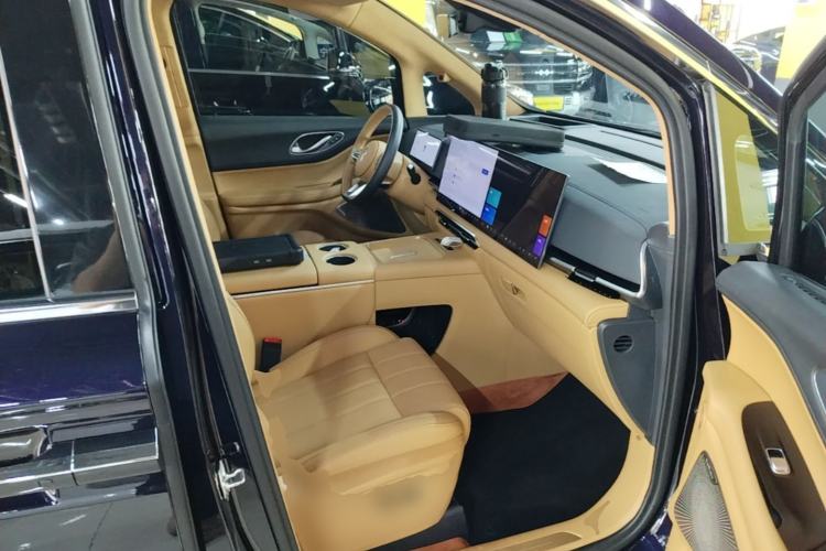 Used VOYAH Dream 2025 PHEV Four-Wheel-Drive Flagship Kunpeng Edition Right Front Seat
