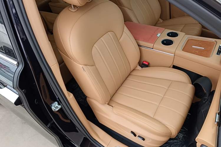 Used VOYAH Dream 2025 PHEV Four-Wheel Drive Excellence Qiankun Edition Right Front Seat