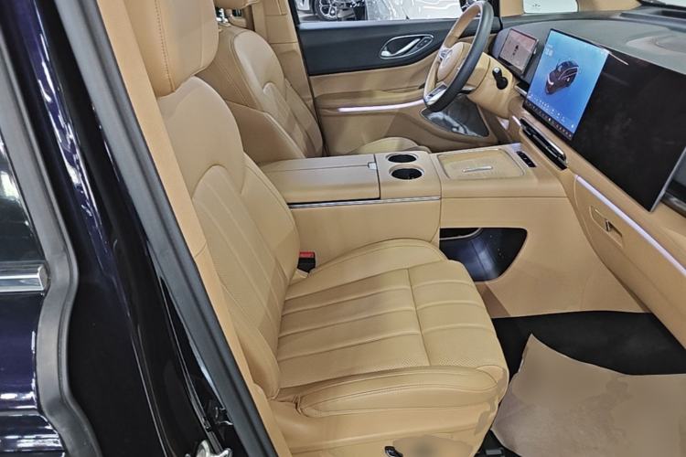 Used VOYAH Dream 2025 PHEV Four-Wheel Drive Prestige Kunpeng Edition Right Front Seat