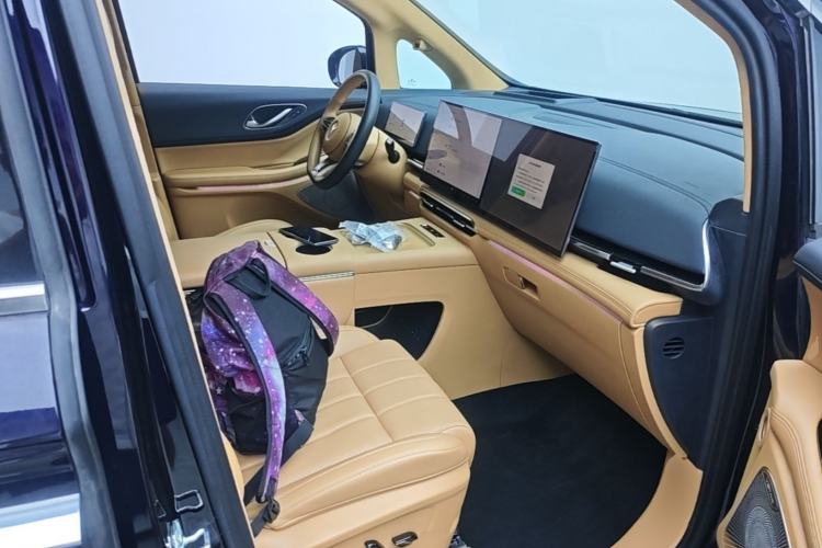 Used VOYAH Dream 2025 PHEV Four-Wheel-Drive Flagship Kunpeng Edition Right Front Seat