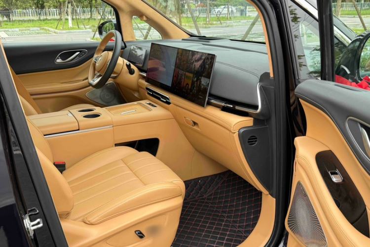 Used VOYAH Dream 2025 PHEV Four-Wheel-Drive Flagship Kunpeng Edition Right Front Seat