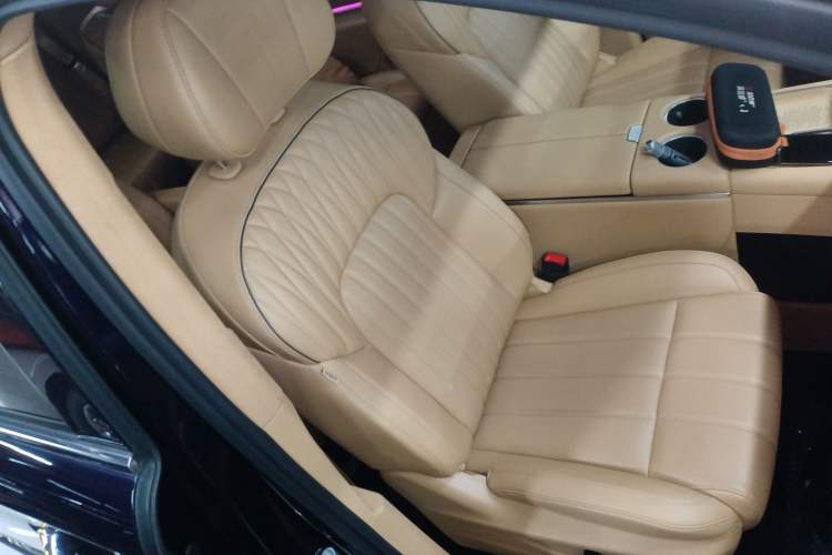 Used VOYAH Dream 2025 PHEV Four-Wheel-Drive Flagship Kunpeng Edition Right Front Seat
