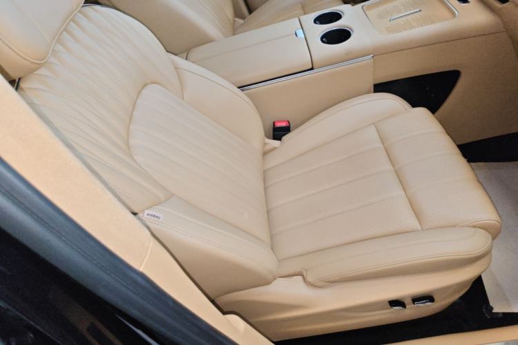 Used VOYAH Dream 2025 PHEV Four-Wheel-Drive Flagship Kunpeng Edition Right Front Seat